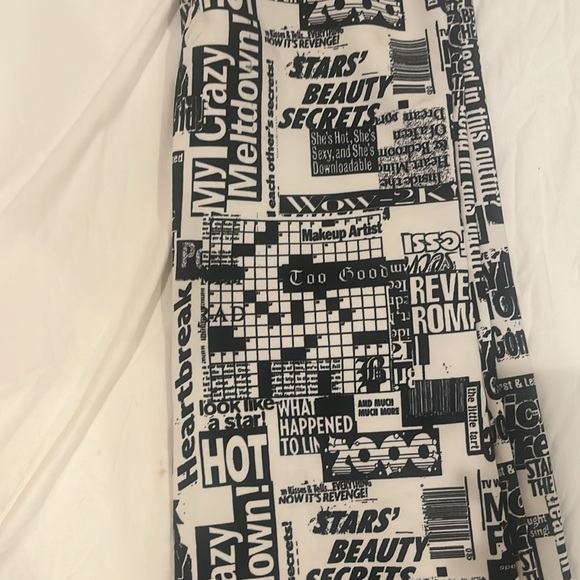 Urban Outfitters Newspaper Print flared leggings pants - Picture 4 of 5